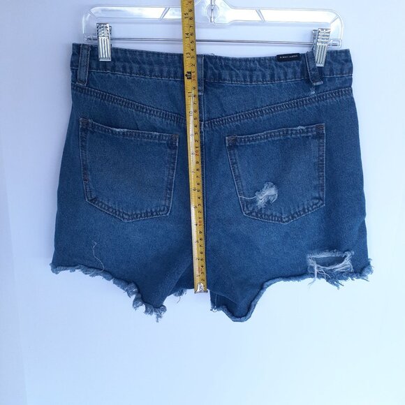 Almost Famous Womens Distressed Denim Shorts‎ Size 5 - Picture 15 of 16